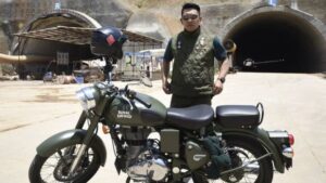 68035bd7bcbb8-motor-royal-enfield-ridwan-kamil_665_374