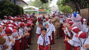 Suasana-haru-dan-ceria-menyelimuti-halaman-SD-Negeri-Taman-Kalijaga-PermaWW