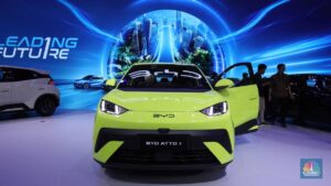 byd-memperkenalkan-kendaraan-barunya-byd-atto-1-di-internasional-auto-show-giias-2025-di-tangerang-banten-rabu-2372025-cnbc-in-1753267562164_169