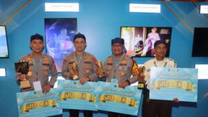 peraih-penghargaan-dari-awarding-day-divhumas-polri-2025-1753255379074_169