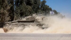 tank-militer-israel-diposisikan-di-dekat-perbatasan-jalur-gaza-1752142950116_169