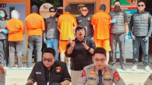 050250700_1754102732-1000455654