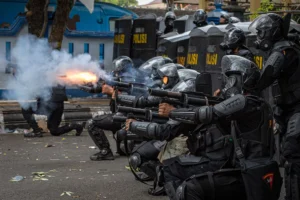 antarafoto-aksi-unjuk-rasa-di-kabupaten-pati-berakhir-ricuh-1755080168_1755082514