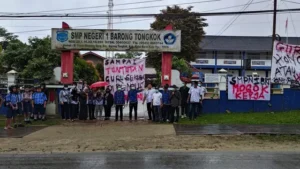 023292000_1758253703-Guru_SMPN_1_Barong_Tongkok