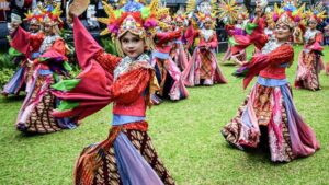 pesona-budaya-betawi-warnai-festival-topeng-betawi-1754736462159_169