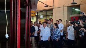 pramono-tinjau-plaza-2-blok-m-1756896142098_169