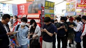 suasana-penjualan-nintendo-switch-2-pada-sebuah-toko-elektronik-di-tokyo-jepang-kamis-562025-reutersissei-kato-1749190102445_169