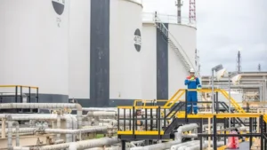 035258300_1759912306-Kilang_minyak