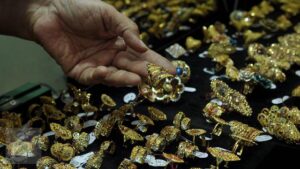 043185800_1441279137-harga-emas-5