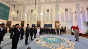 044112100_1759912524-Presiden_Prabowo_Lantik_Kepala_BP_BUMN__Wamendagri__Wamenakes