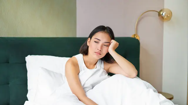 087440900_1753690761-portrait-sad-young-woman-waking-up-feeling-bad-wants-sleep-wakes-early-morning-looking-lazy