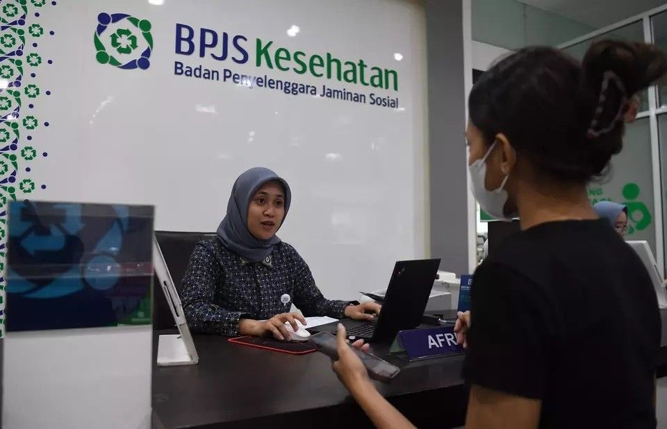 Potret_pegawai_BPJS_Kesehatan_saat_memberikan_pelayanan_Foto_Akbar_Nugroho_Gumay_ANTARA_11zon_e7f40e8b44