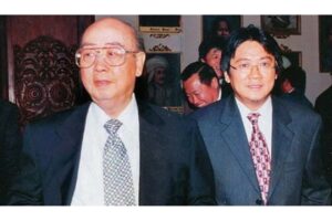 Sudono_Salim_bersama_dengan_anaknya_Anthony_Salim_47cbdfe553