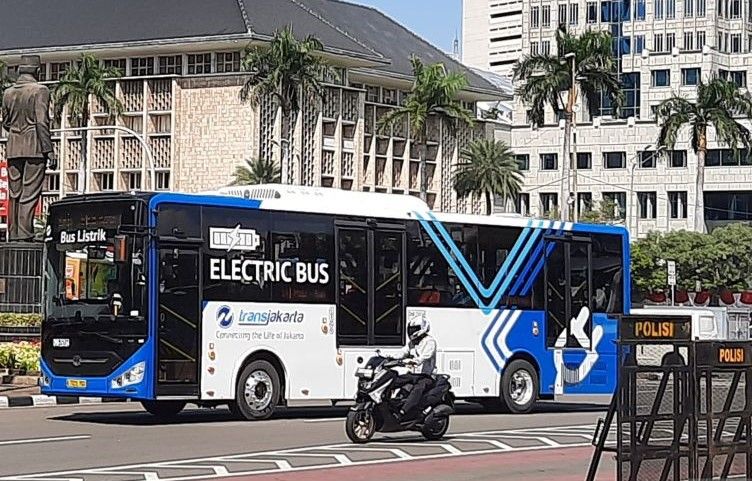 bus_transjakarta_b3d798fe4b