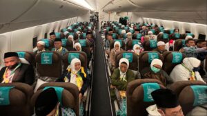 jemaah_haji_di_pesawat_4128583cd1