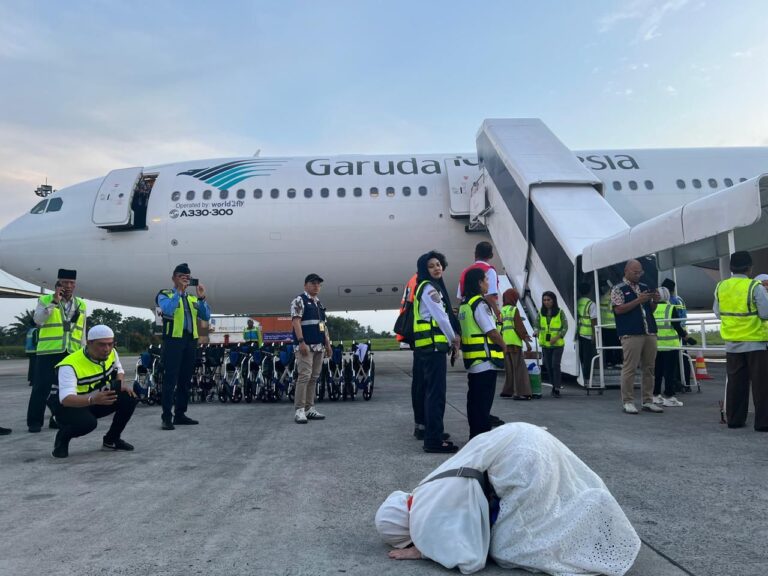 jemaah_haji_tiba_di_tanah_air_54e1b4de69