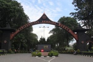 large_Gerbang_UNS_c7f4e1dcfd