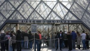 pencuri_louvre_d5e7158960