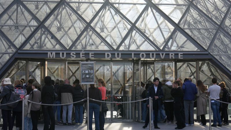 pencuri_louvre_d5e7158960