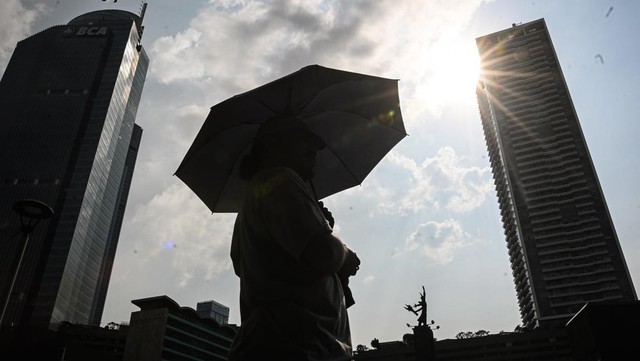 waspada-cuaca-panas-masih-akan-terjadi-di-indonesia-hingga-november-2025-1760524643487_169