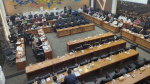 017350300_1763634289-Rapat_DPR