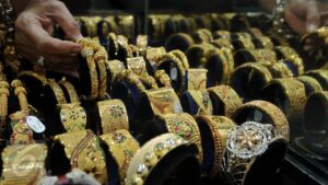 042940100_1441279137-harga-emas-3