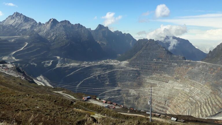 099774100_1534566977-Tambang_Grasberg_Freeport