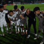 58784-pelatih-timnas-indonesia-u-17-nova-arianto-ketiga-kanan