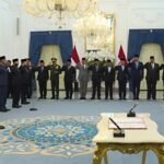 690dba5fe8715-pelantikan-komite-reformasi-polri-di-istana-merdeka_1265_711