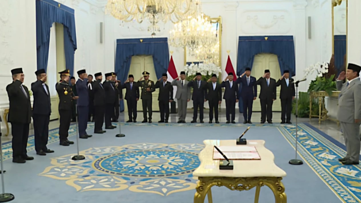 690dba5fe8715-pelantikan-komite-reformasi-polri-di-istana-merdeka_1265_711