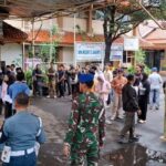 LEDAKAN SMAN 72 - Ratusan siswa mendatangi SMAN 72 Jakarta