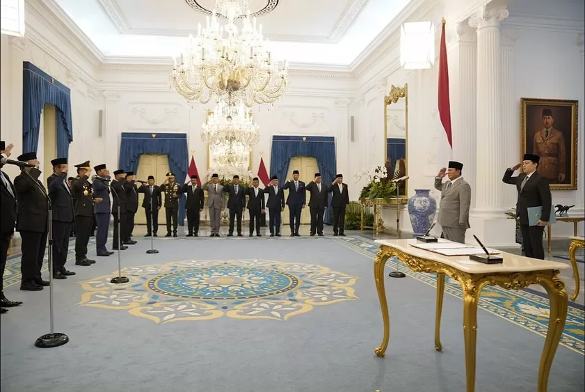 Presiden-secara-resmi-melantik-sembilan-tokoh-yang-terdiri-dari-anggota-Kabinet-Merah-Putih-sert-1-3812316356