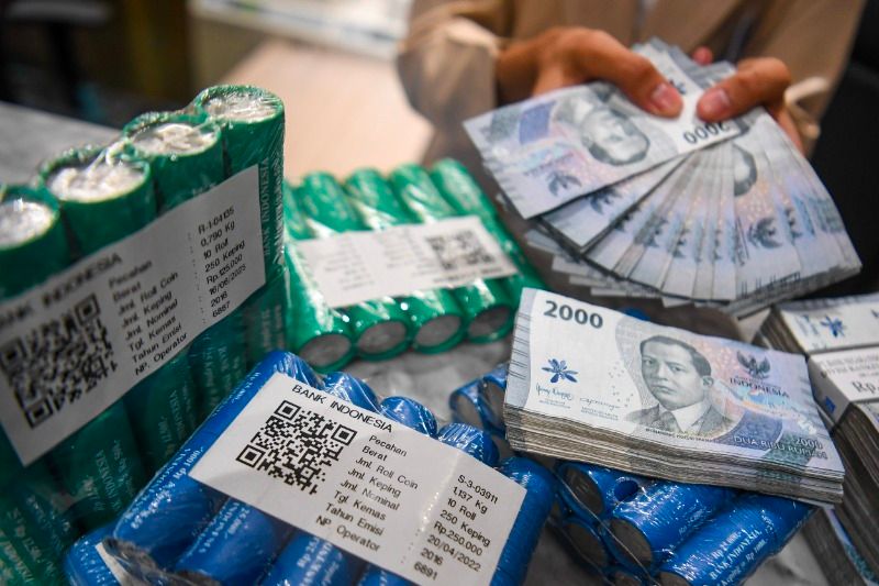 antarafoto_bank_indonesia_pertahankan_bi_rate_475_persen_1763020389_21cf3b48bc