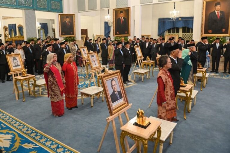 antarafoto_pemberian_gelar_pahlawan_nasional_1762788673_59c174ab30