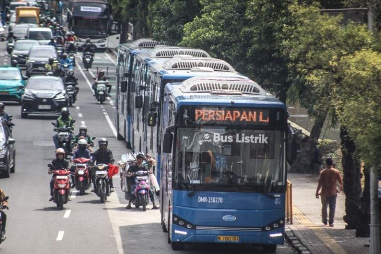 antarafoto_transjakarta_tambah_200_bus_listrik_secara_bertahap_1761717482_1e2e497d5c