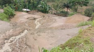 bencana-tanah-longsor-terjadi-di-desa-kutabima-kecamatan-cimanggu-kabupaten-cilacap-jateng-puluhan-rumah-rusak-akibat-bencana--1_169
