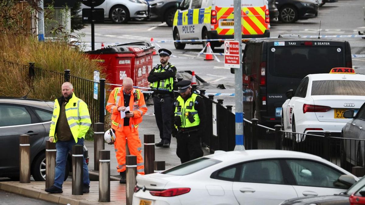 horor-di-kereta-inggris-9-penumpang-jadi-korban-penusukan-massal-1762071884331_169