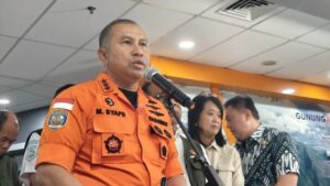 image_bank_2025_11_27_231651.548-basarnas-kerahkan-personel-ke-aceh-sumut-lewat-laut-akses-darat-terputus-akibat-bencana-1