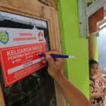 large_pemasangan_stiker_keluarga_miskin_261222_da_2_1_5eadb2357d