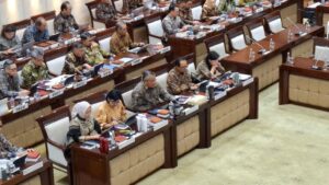 large_raker_Komisi_XI_DPR_bersama_Gubernur_BI_Perry_Warjiyo_526585122a