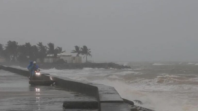 topan_kalmaegi-gqE2_large