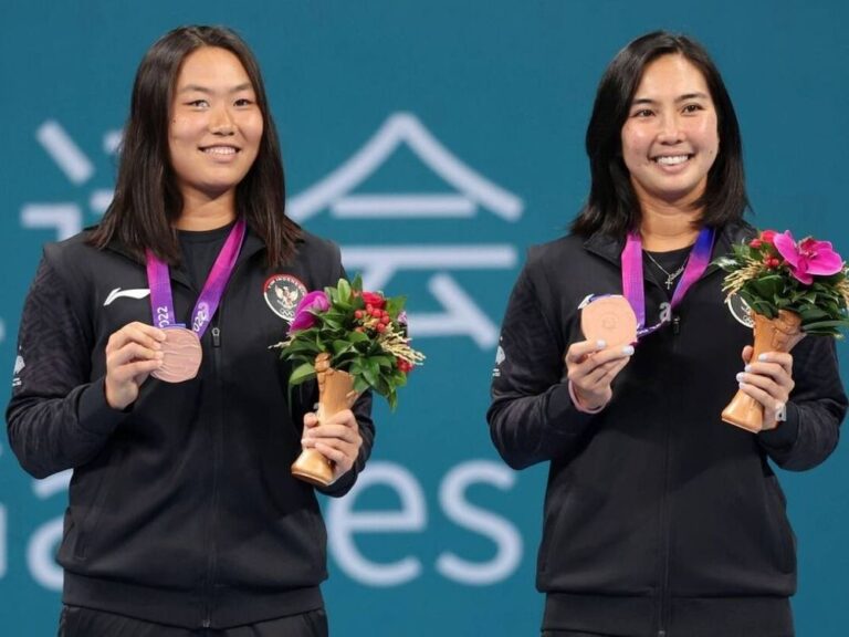 large_aldila_dan_janice_b536447f9d