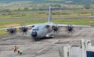 pesawat_di_bandara_SIM_aceh_f4f57767e4